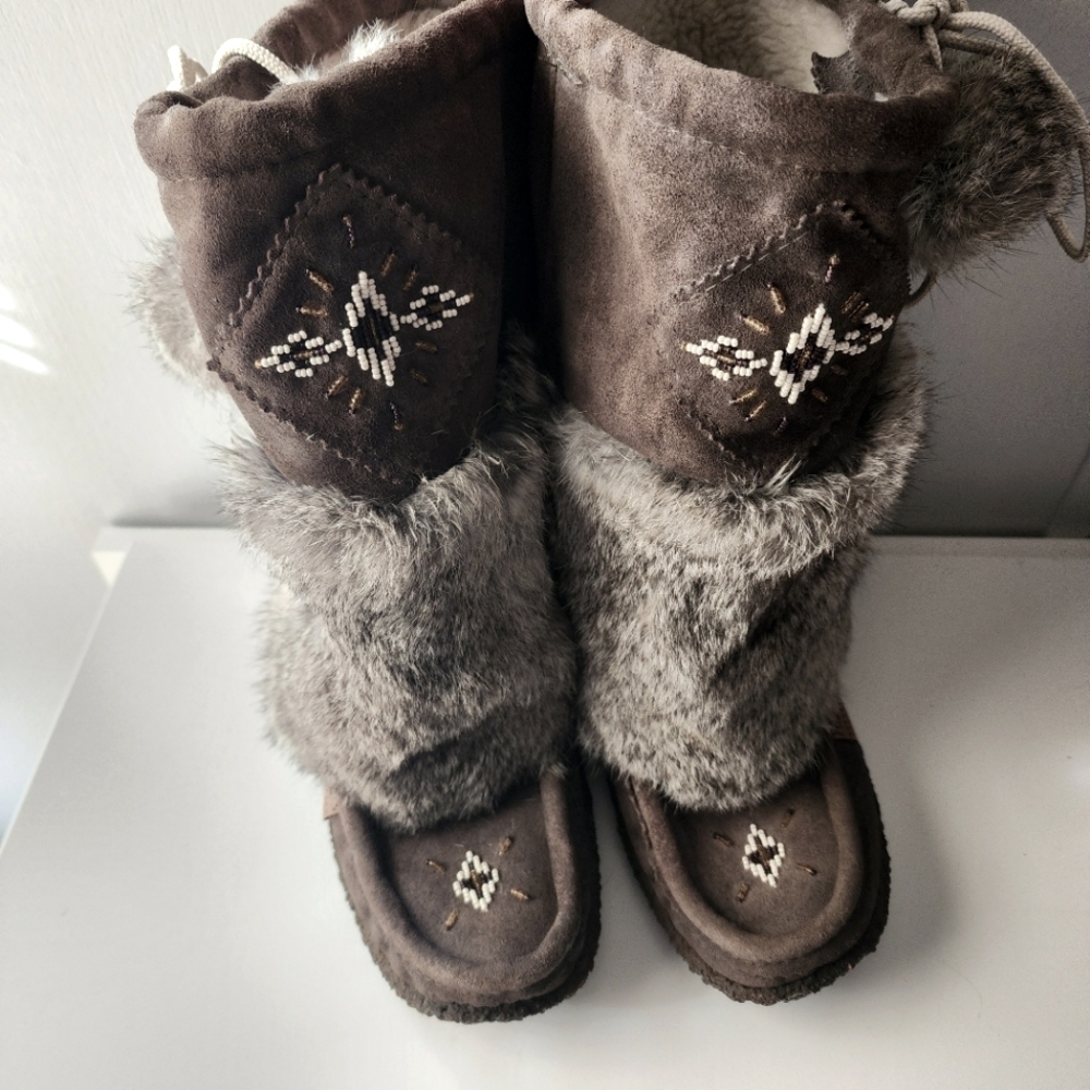 Grey mukluks boots